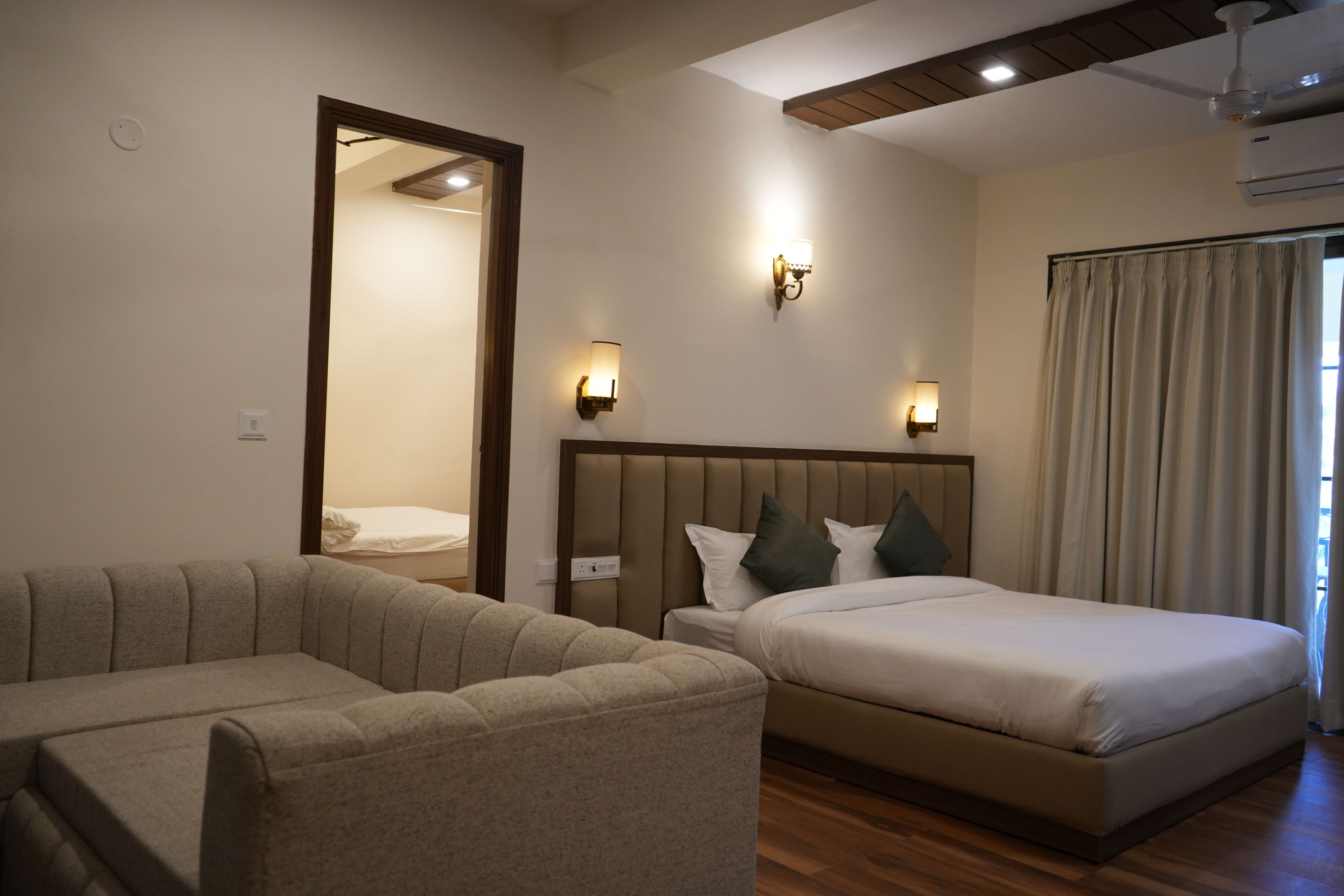 Dobbeltrom – familie, balkong, utsikt mot høyde | Strykejern/-brett og wi-fi (inkludert)