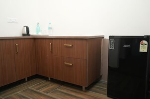 Luxury Studio, Balcony, Valley View | Private kitchen