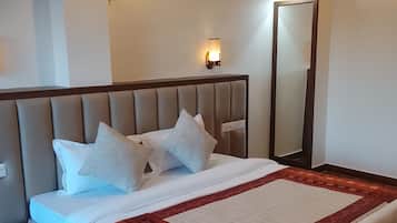 Enkeltrom – deluxe, utsikt mot høyde | Strykejern/-brett og wi-fi (inkludert)