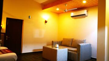 Luxury Studio, Balcony, Valley View | Seterika/papan seterika, Wi-fi percuma
