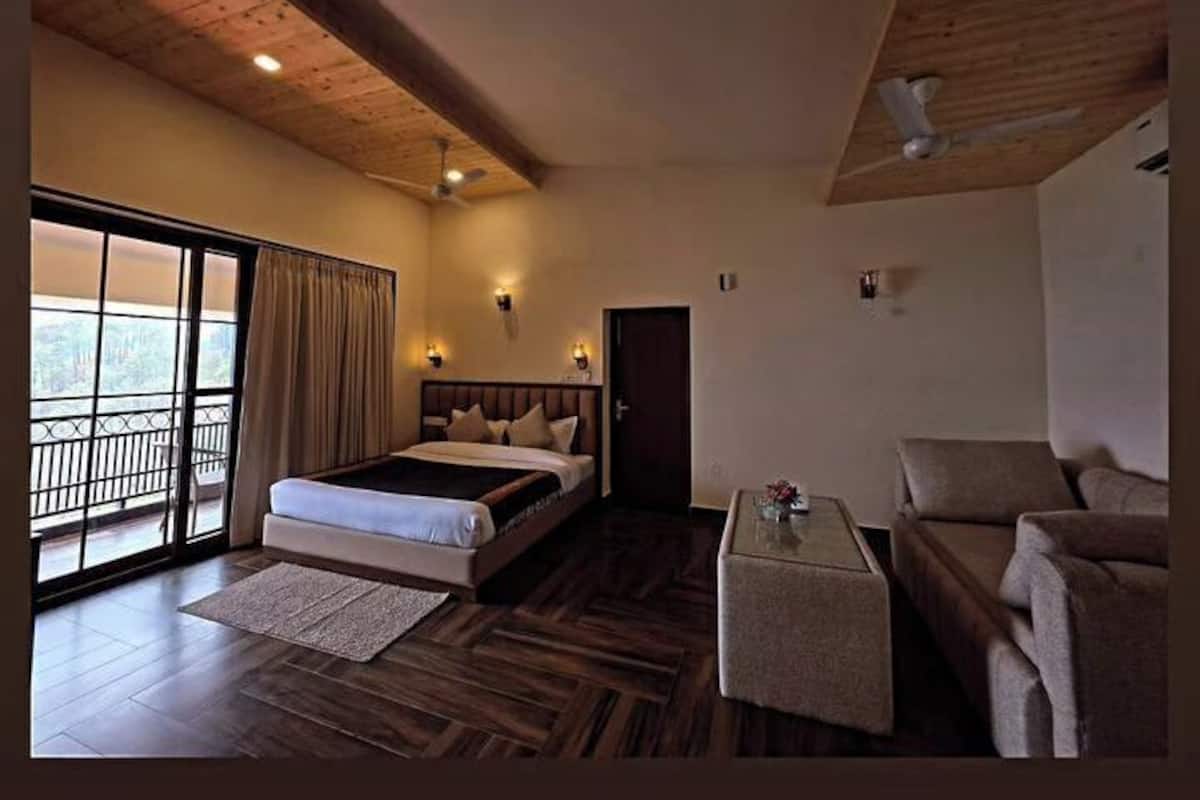 Luxury Studio, Balcony, Valley View | Soundproofing, iron/ironing board, WiFi (free)