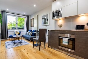 Apartment, 2 Bedrooms | Living room - Stunning Studio Flat Minutes From Lewisham Station With View (London)