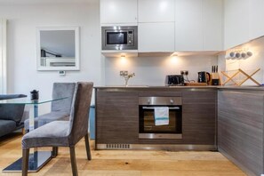 Apartment, 2 Bedrooms | Interior - Stunning Studio Flat Minutes From Lewisham Station With View (London)