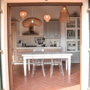 Fridge, oven, stovetop, coffee/tea maker - Holiday Home 'Casa Conte Martini' with Shared Pool, Wi-Fi and Air Conditioning (Palaia)