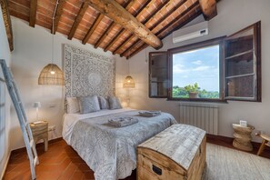 Iron/ironing board, WiFi, bed sheets - Holiday Home 'Casa Conte Martini' with Shared Pool, Wi-Fi and Air Conditioning (Palaia)