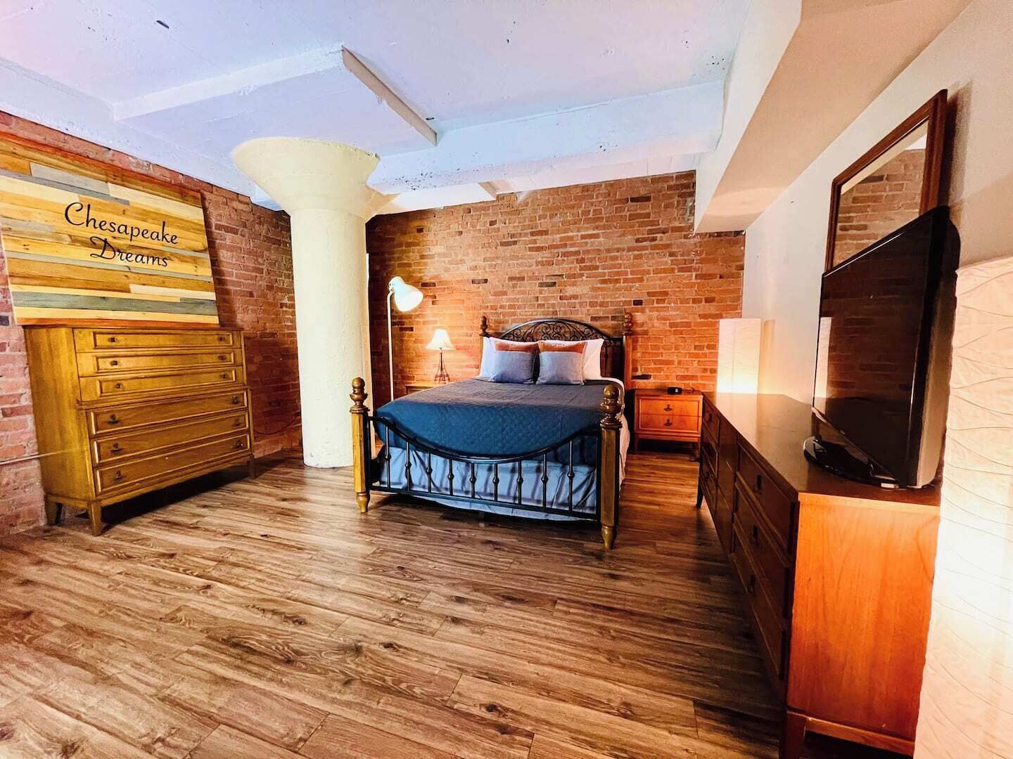 Silitysrauta/-lauta, ilmainen Wi-Fi, vuodevaatteet