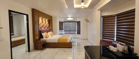 高级双床房 | 防过敏的被褥、办公桌、笔记本电脑工作区、免费 WiFi