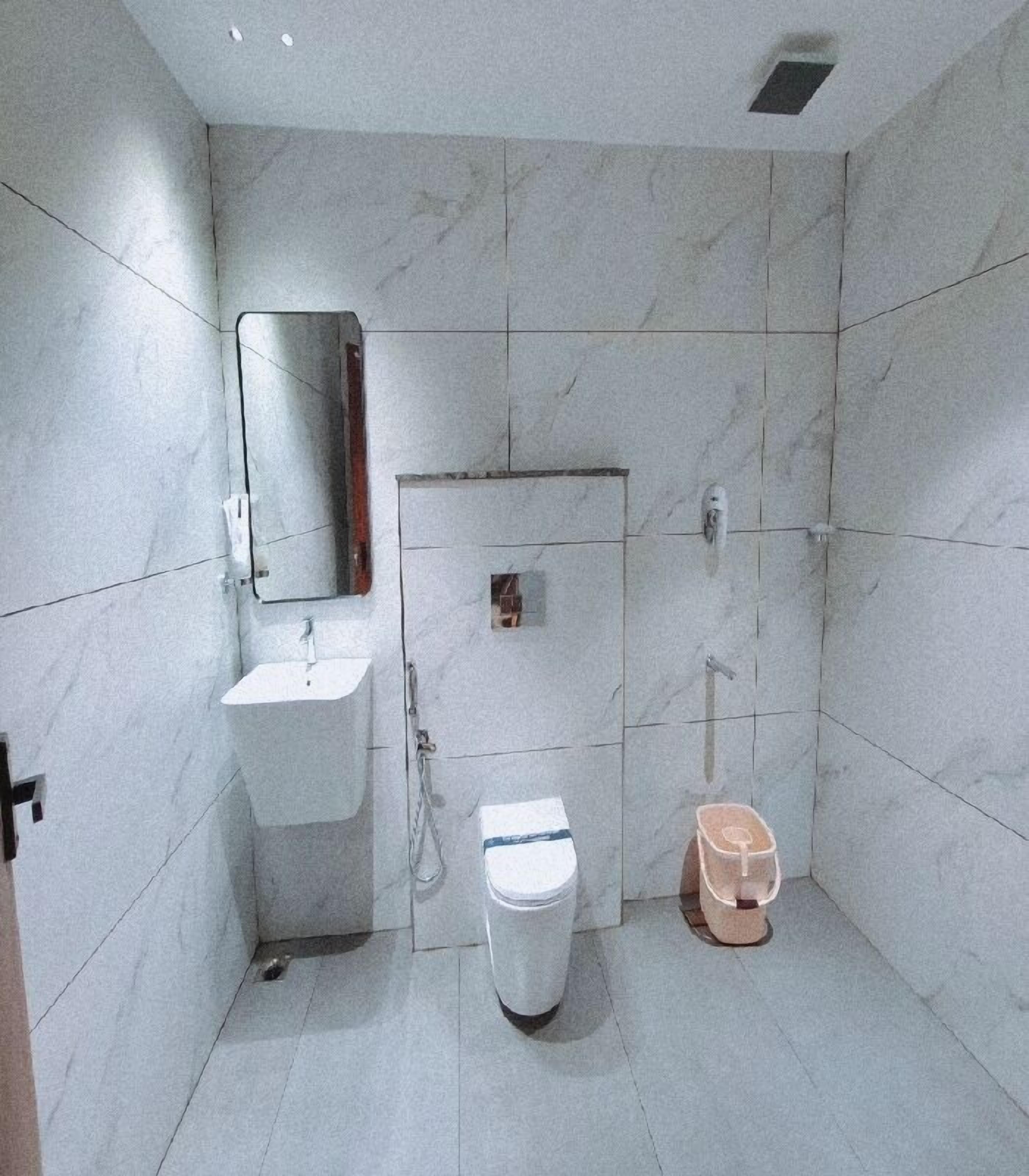 Royal Double Room | Bathroom | Shower, towels, soap, shampoo