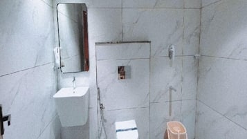 Royal Double Room | Bathroom | Shower, towels, soap, shampoo