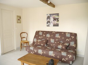 TV - Studio Apartment 'Les Restanques' with Mountain View, Private Terrace and Wi-Fi (Montbrun-les-Bains)