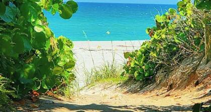 Beach Bungalow Across Street from Beach Carlin Park Family Friendly Heated pool