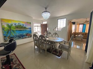 Dining - Harmony 4-bedroom apartment with AC.-amazing Wifi in Santiago de los Caballeros (Santiago de los Caballeros)
