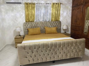 Bügeleisen/Bügelbrett, WLAN, Bettwäsche