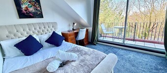 Indoor Heated Pool - Large Family Home - Sleeps 12 - Near Bournemouth Beach