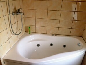 Jetted tub, hair dryer, towels, soap