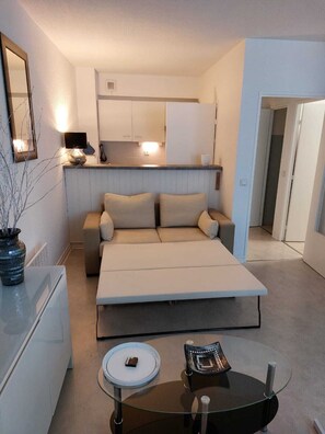 TV - Beautiful apartment 150m from the beach (La Grande-Motte)