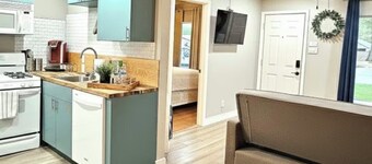 Comfy & Clean Cottage-Style Home Near UNT