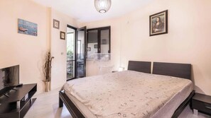 Planxa i posts de planxar, wifi i roba de llit 