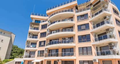 Cozy 2-bedroom condo in Briz Varna minutes from the beach