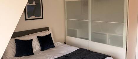 1 habitación, wifi y ropa de cama