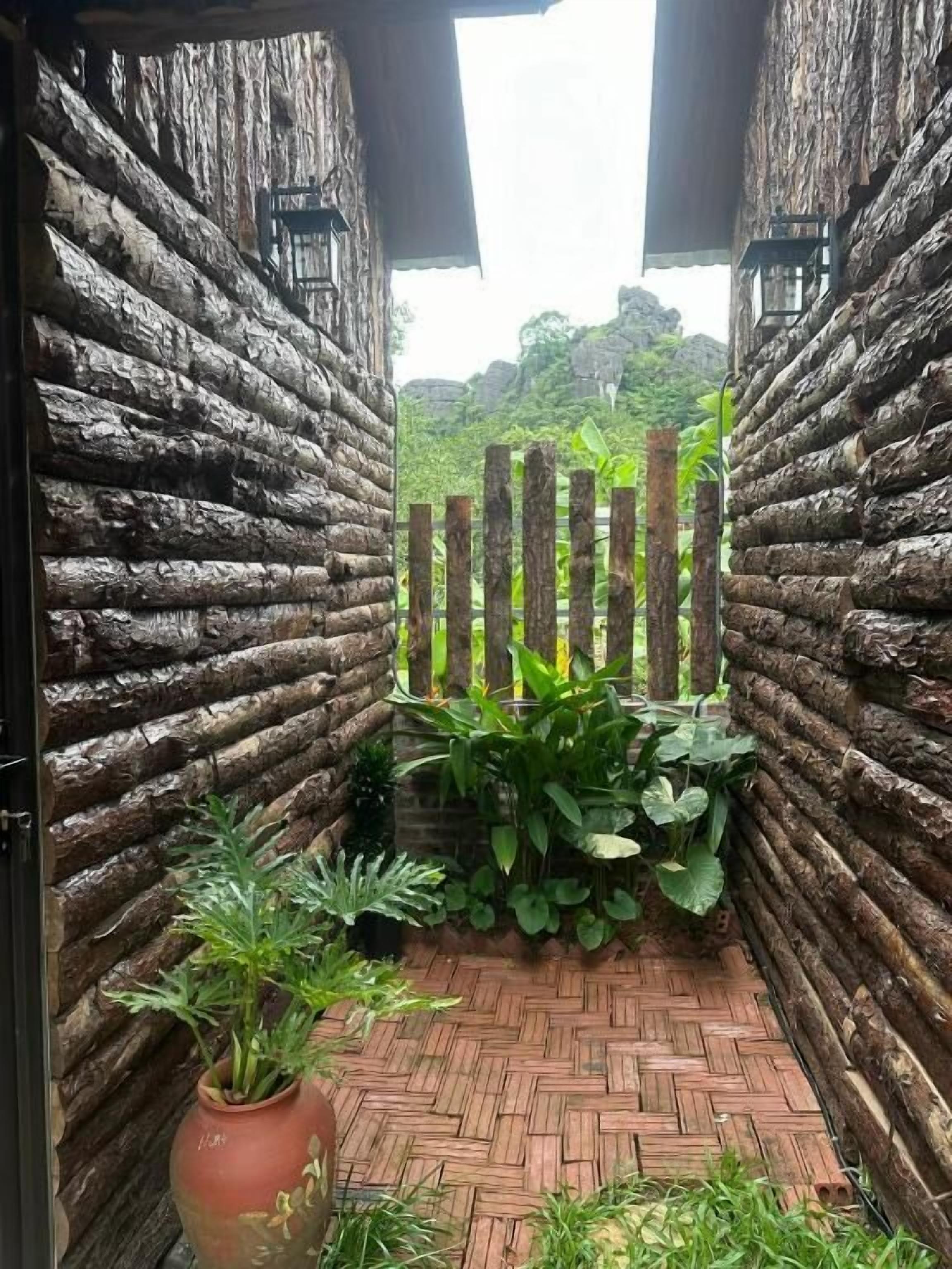 Luxury Double Room, Hill View | Property grounds