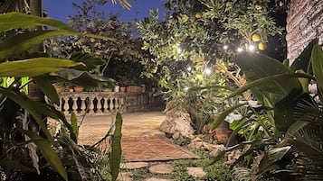 Luxury Double Room, Courtyard View | Pemandangan halaman dalam