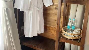 Luxury Double Room, Courtyard View | Interior