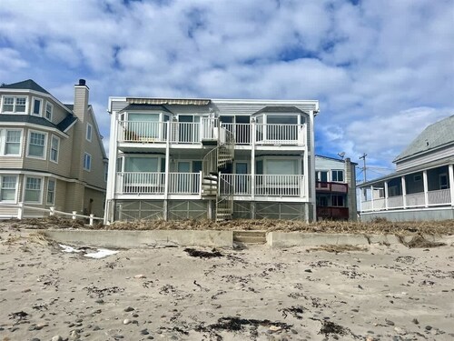 Oceanfront Wells Beach Condo-Ocean Surf 2