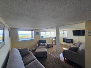 TV - Oceanfront Wells Beach Condo-Ocean Surf 2 (Wells)