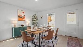 House, Multiple Beds, Patio, Garden View (The Oak Tree House) | Dining