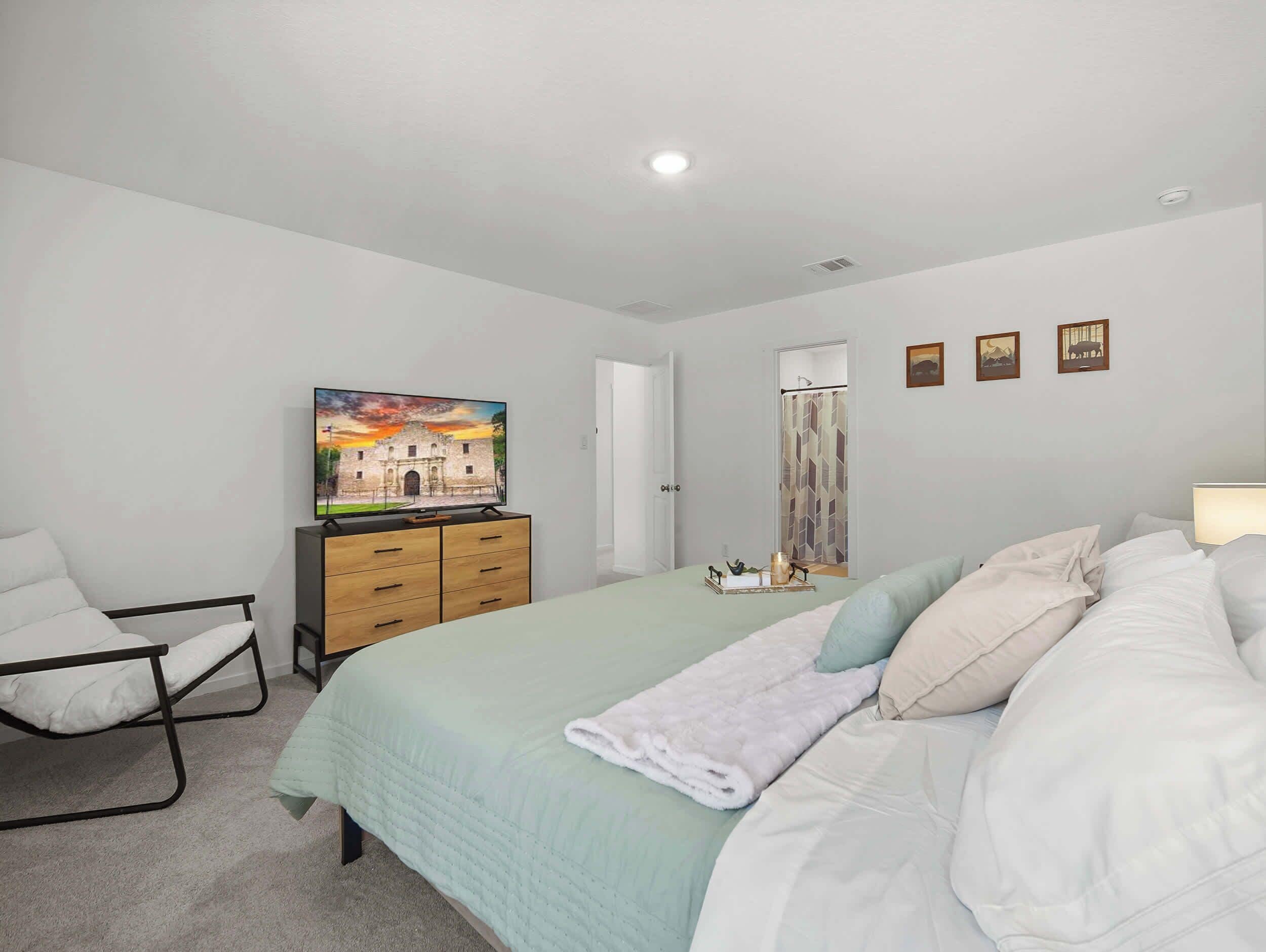 4 bedrooms, individually decorated, individually furnished, bed sheets