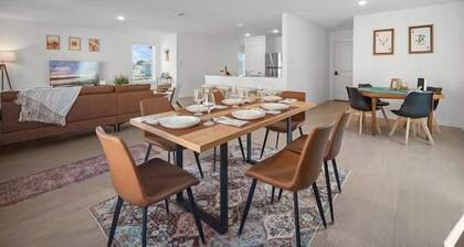 The Oak Tree House 4 King Beds!