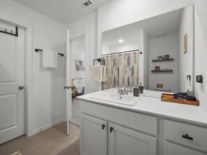 House, Multiple Beds, Patio, Garden View (The Oak Tree House) | Bathroom | Towels - The Oak Tree House 4 King Beds! (San Antonio)
