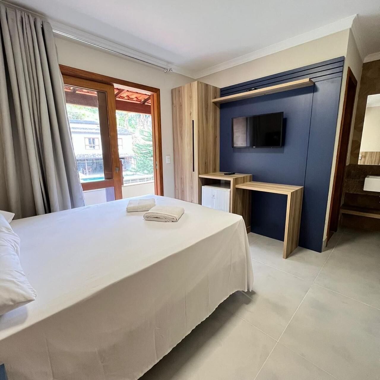 Double Room, Lanai, Lagoon View | Desk, free WiFi