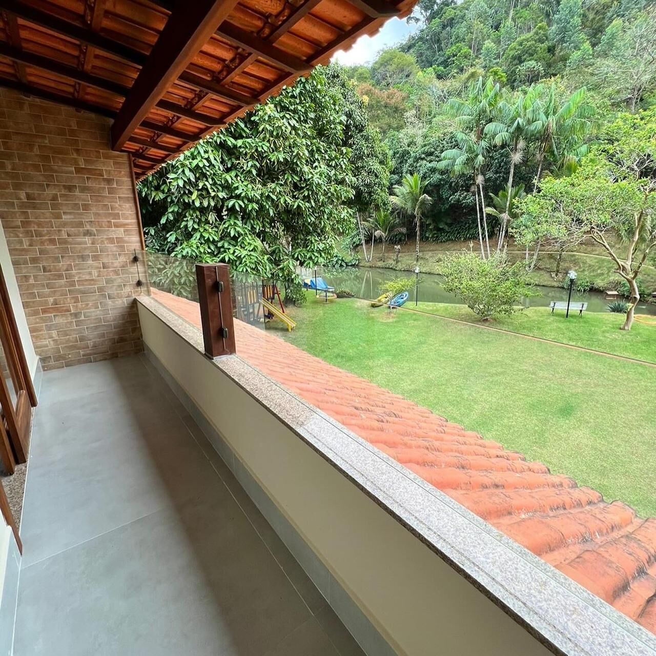 Quarto casal, varanda coberta, vista para a lagoa | Terraço/pátio