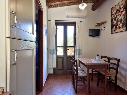 Detached cottage with spaiggia within walking distance, sea d mountain view!