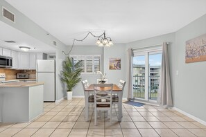 Fridge, microwave, oven, stovetop - Gulf Shores Plantation-Dunes 5117 (Gulf Shores)