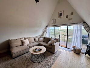 Smart TV, fireplace, books - Serene 2-bedroom A-Frame in Jefferson perfect for Hot Tub + Views + Stargazing (Jefferson)