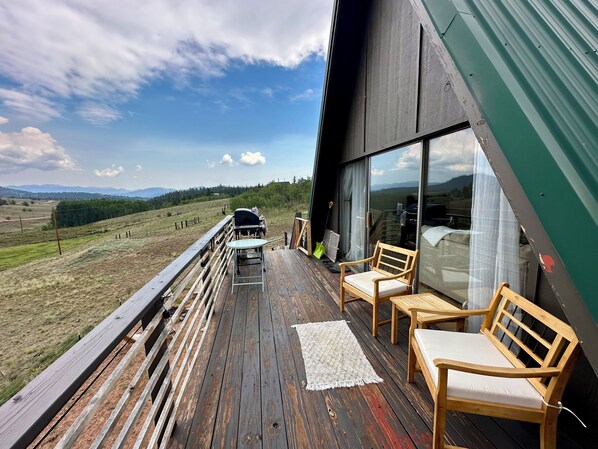 Terrace/patio - Serene 2-bedroom A-Frame in Jefferson perfect for Hot Tub + Views + Stargazing (Jefferson)