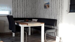 Dining - Holiday Home 'Weihrauch' with Wi-Fi in Quiet Location near Beach and Harbor (Wangerland)