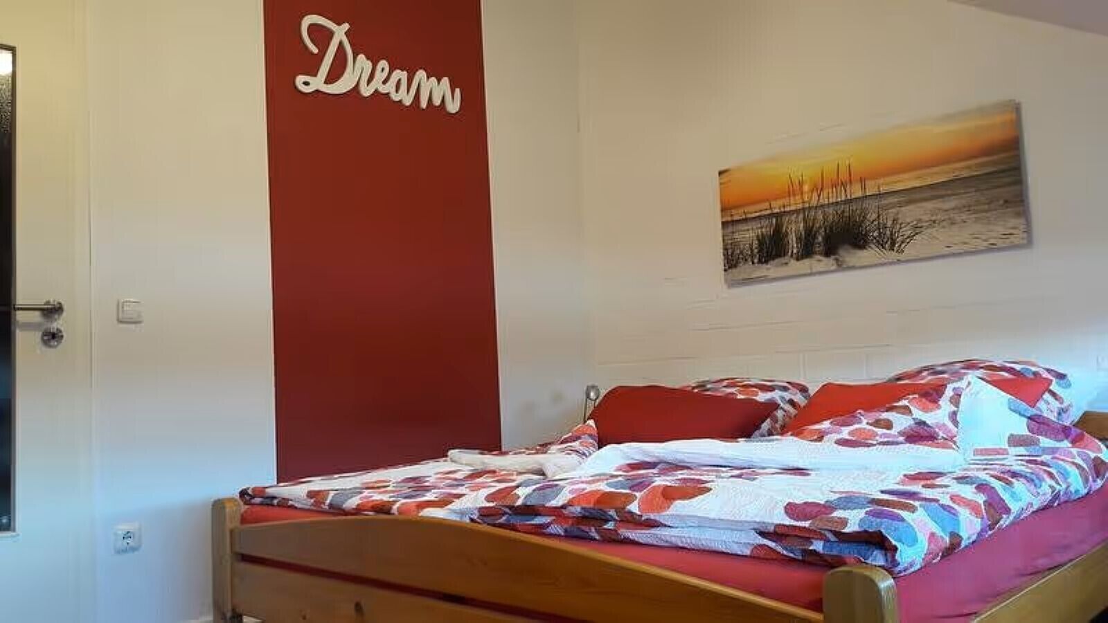 Een strijkplank/strijkijzer, wifi, beddengoed