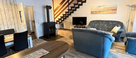 TV, caminetto, lettore DVD