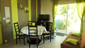 Living area - BAMBOO ZEN GITE IN A PEACEFUL NATURAL SETTING PETS WELCOME (Missillac)