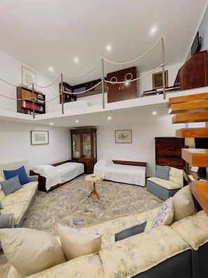 Habitació familiar, vistes al jardí | Cortines opaques i wifi gratuïta 