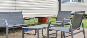 Cozy Coastal Retreat 3-bedroom Lodge at