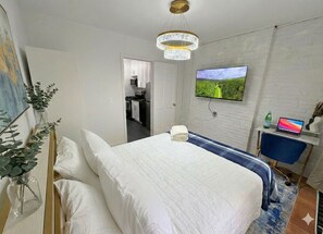 2 habitaciones, escritorio, tabla de planchar con plancha y wifi gratis