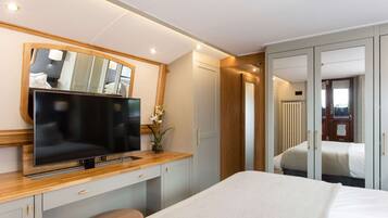 Mobile Home | 2 bedrooms, individually furnished