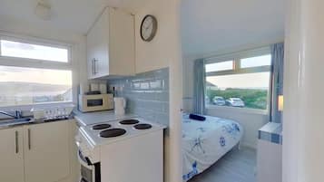 2 bedrooms, iron/ironing board, bed sheets
