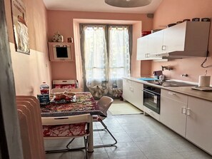 Fridge, oven, cookware/dishes/utensils - Fronte Po by Interhome (Torino)
