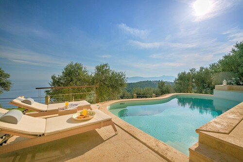 Villa Kalyvia Beta | Kalyvia, Skiathos | Private Infinity Pool & Sea Views
